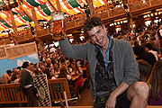 Simon Lohmeyer  bei der Ingolstadt- und Wertheim Wiesn im Schützen- Festzelt  ©Foto: BrauerPhotos/G.Nitschke für Value Retail Management Germany GmbH